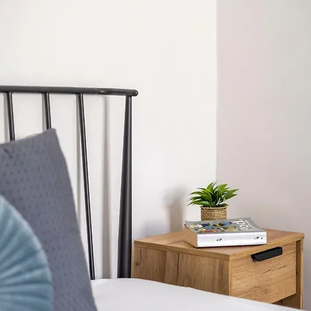 Charming & Cozy Stylish In The Heart Of Apartment