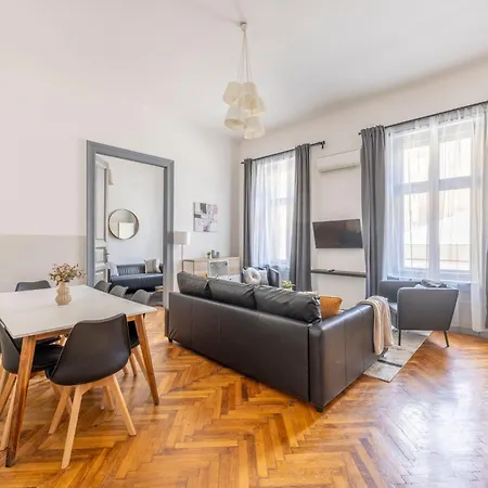 Charming & Cozy Stylish In The Heart Of *