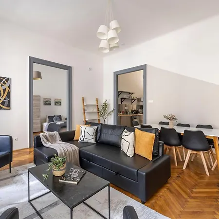 Charming & Cozy Stylish In The Heart Of