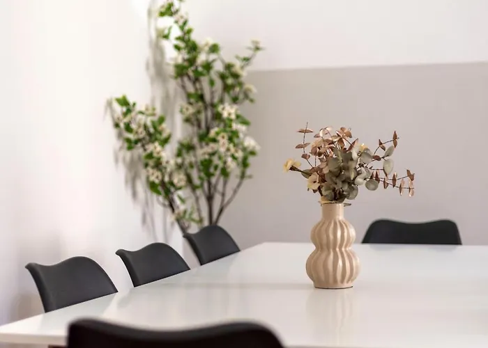 Charming & Cozy Stylish In The Heart Of