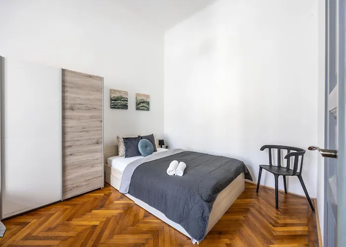 Charming & Cozy Stylish In The Heart Of Lejlighed