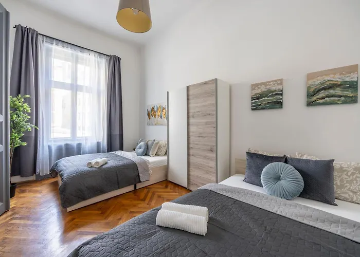 Charming & Cozy Stylish In The Heart Of Lejlighed