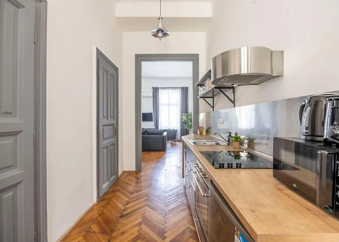 Charming & Cozy Stylish In The Heart Of Lejlighed