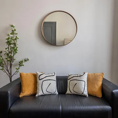 Charming & Cozy Stylish In The Heart Of Apartament *